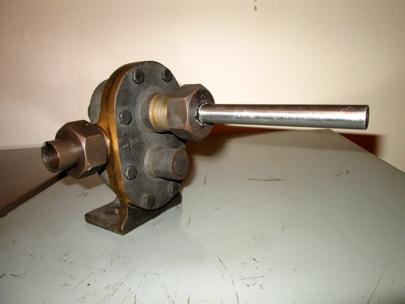 Kirkham reservoir gear pump
