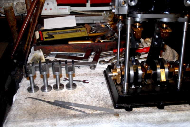 Crank bearings and rods 23
