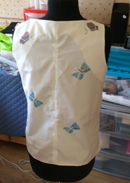 Stencilled back of summe top