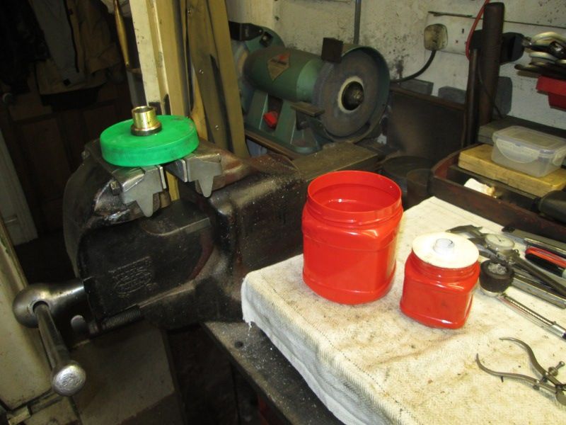 Non spill lube pots 05 310816