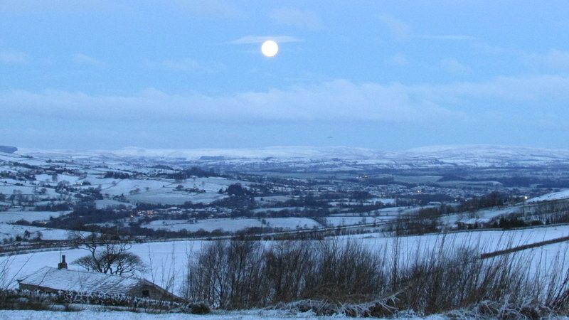 Moon over Barlick 1