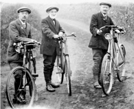 CyclistsUnknown1900. Leonard Holdsworth in centre