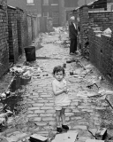 Don McCullin image of child in slums