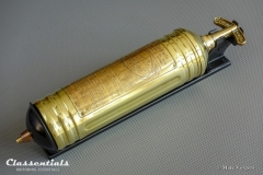 Pyrene type fire extinguisher