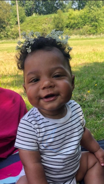 Kahra with daisies in his hair
