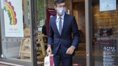 Rishi Sunak in a bypass mask