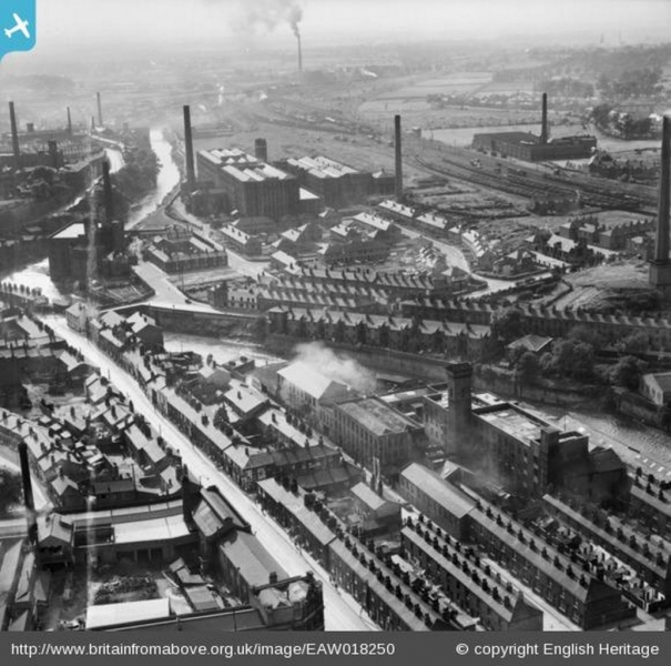 Cotton-mills-and-houses-along-the-River-Mersey-Stockport-from-the-east-1948