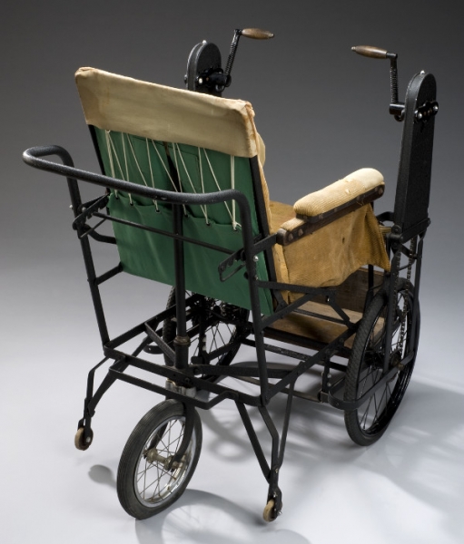 Handcranked-wheelchair-English-1910-1920