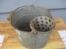 vintage-galvanized-metal-mop-bucket