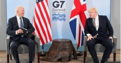Johnson and Biden in leg splaying competition