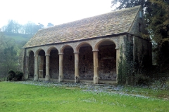 Ambulatory_at_Horton_Court_(geograph_2275454)