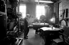 NewtonWellhouseshop792202