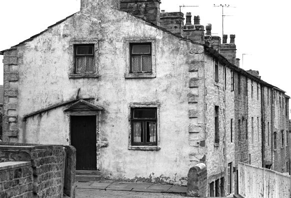 BridgetHouseCastleView823501