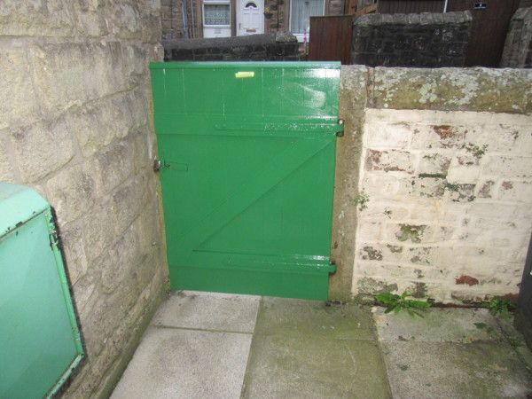 Back gate 01