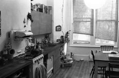 RogerPerrycrackedkitchen7719902