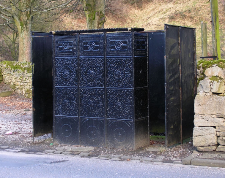 UrinalWinewall04