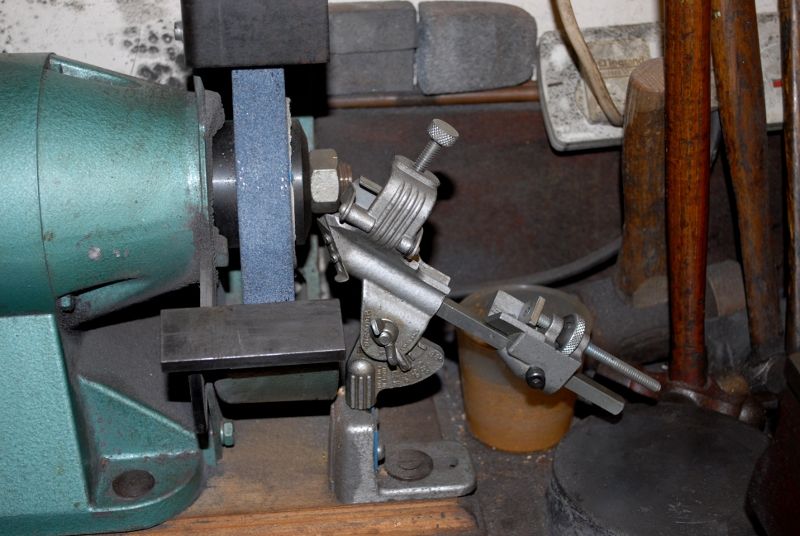 Drill sharpening jig