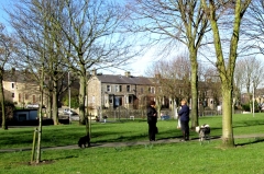 Chatting on the green 110314
