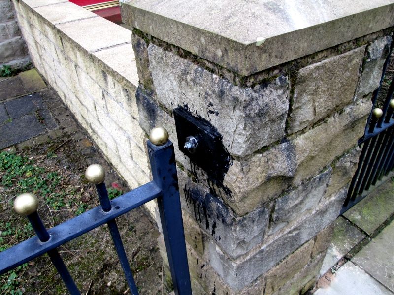 Repaired gate 02