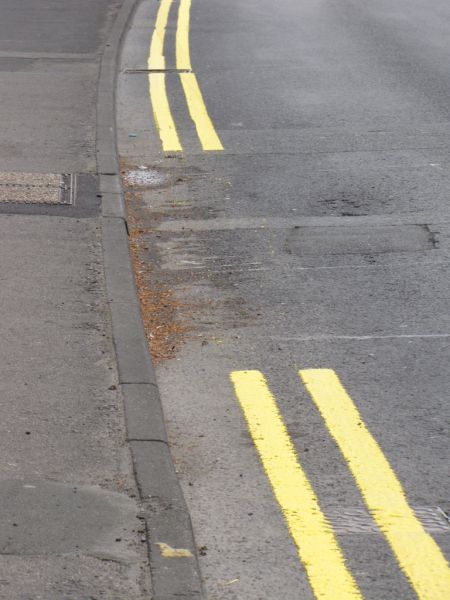 Skipton Road yellow lines 23rd April 2014 002