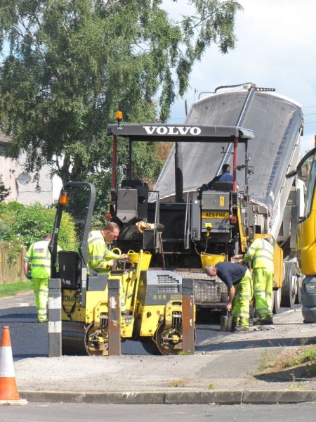 Coates Ave surfacing 30th June 2014 004