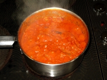 Tomato and onion relish