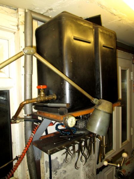 Shed cooling oil tank