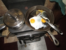 Cast iron frying pan